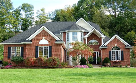 pictures of brick house roofs